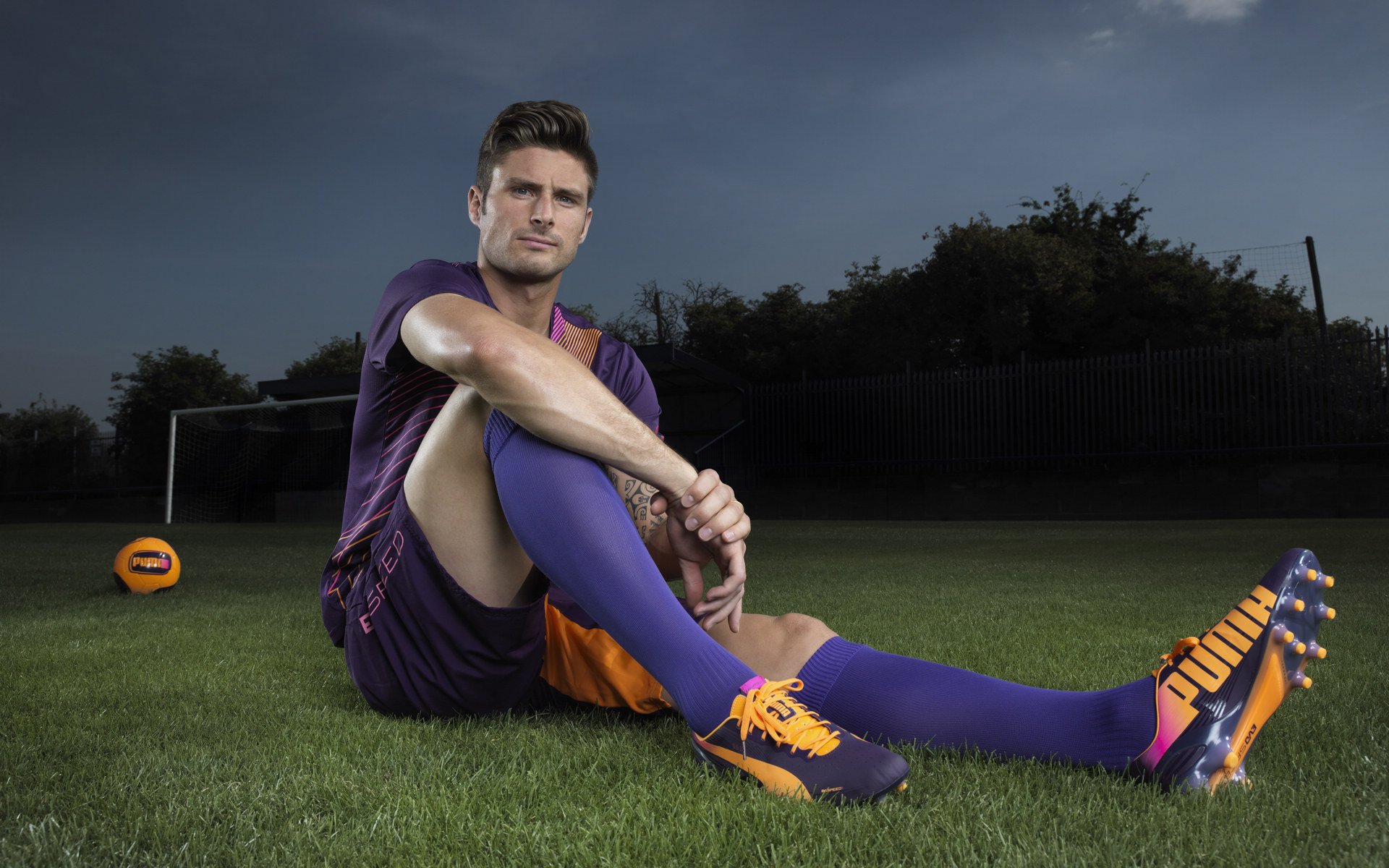 传奇主帅!70岁贝尔萨:希望与利兹联之间的羁绊永不终结,贝尔萨在利兹联球迷中的地位