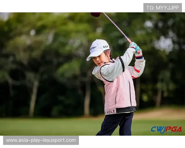 日本高尔夫公开赛决赛精彩纷呈，列强激烈角逐，日本高尔夫冠军